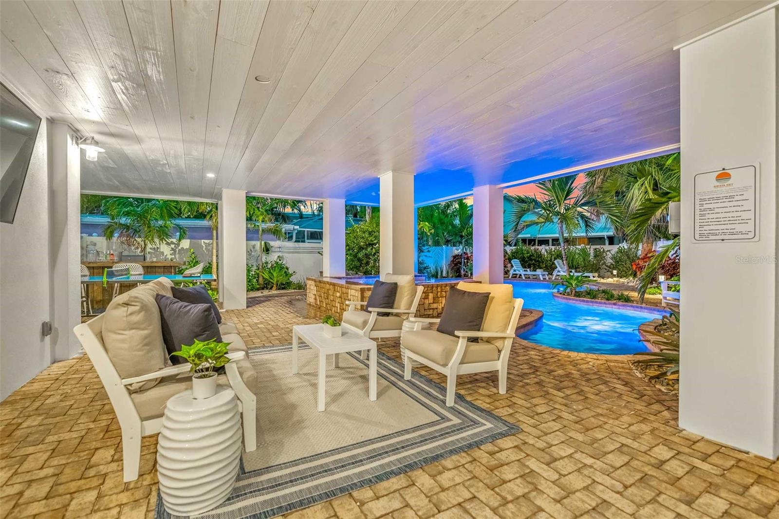 141 AVENIDA VENECCIA, SARASOTA, FL, 34242