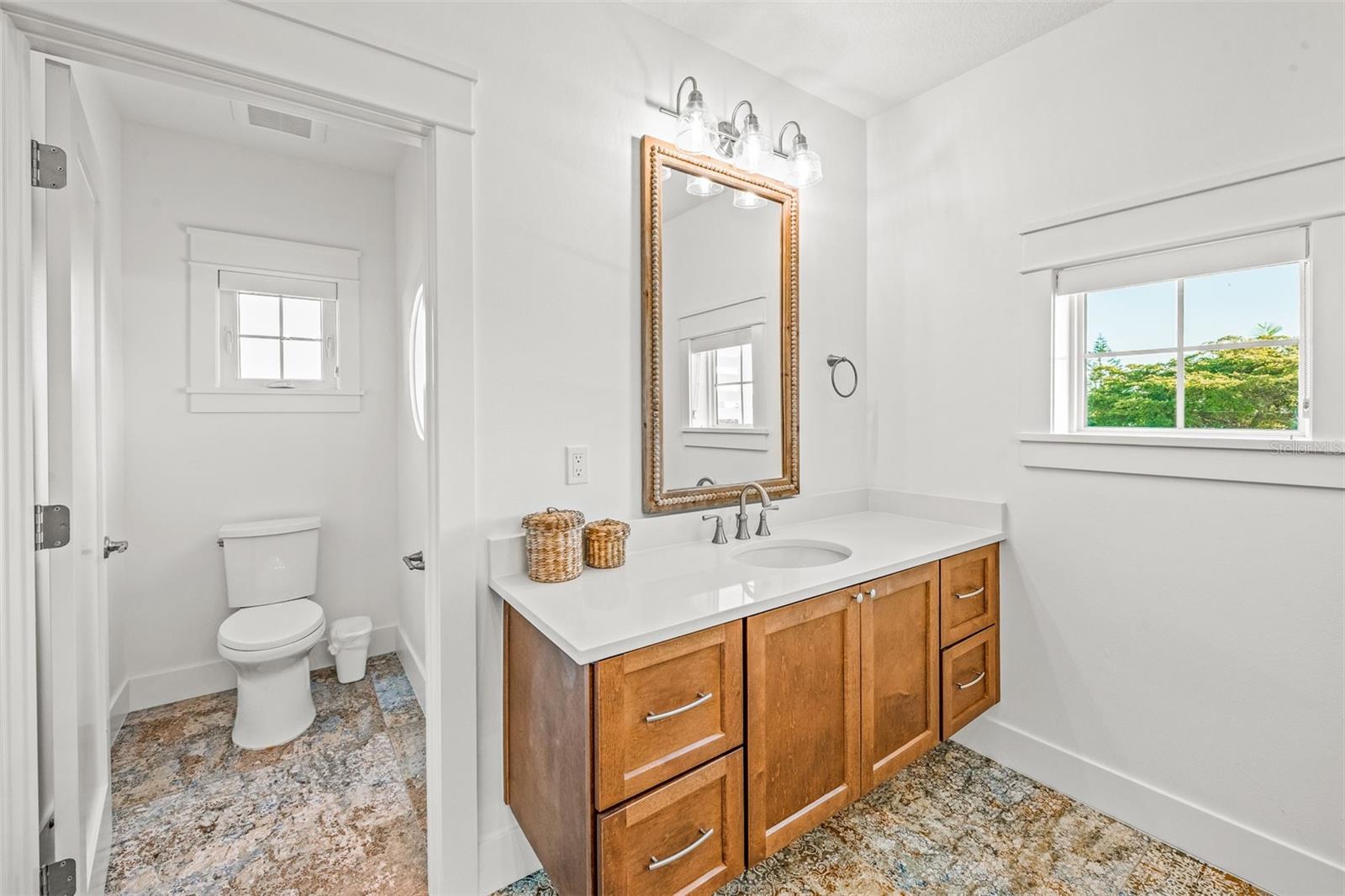 141 AVENIDA VENECCIA, SARASOTA, FL, 34242