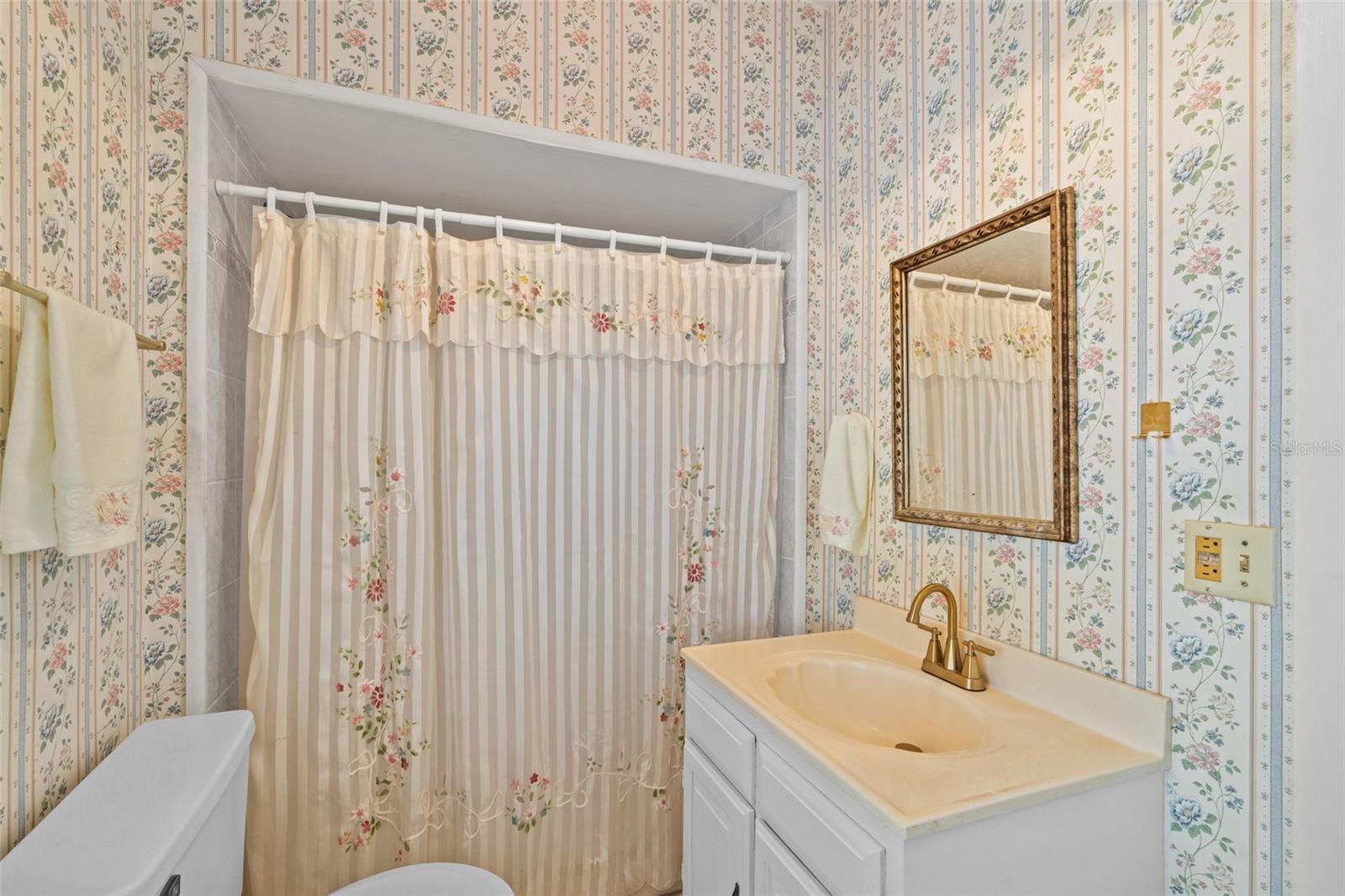 3235 AVOCADO DR, FORT MYERS, FL, 33901