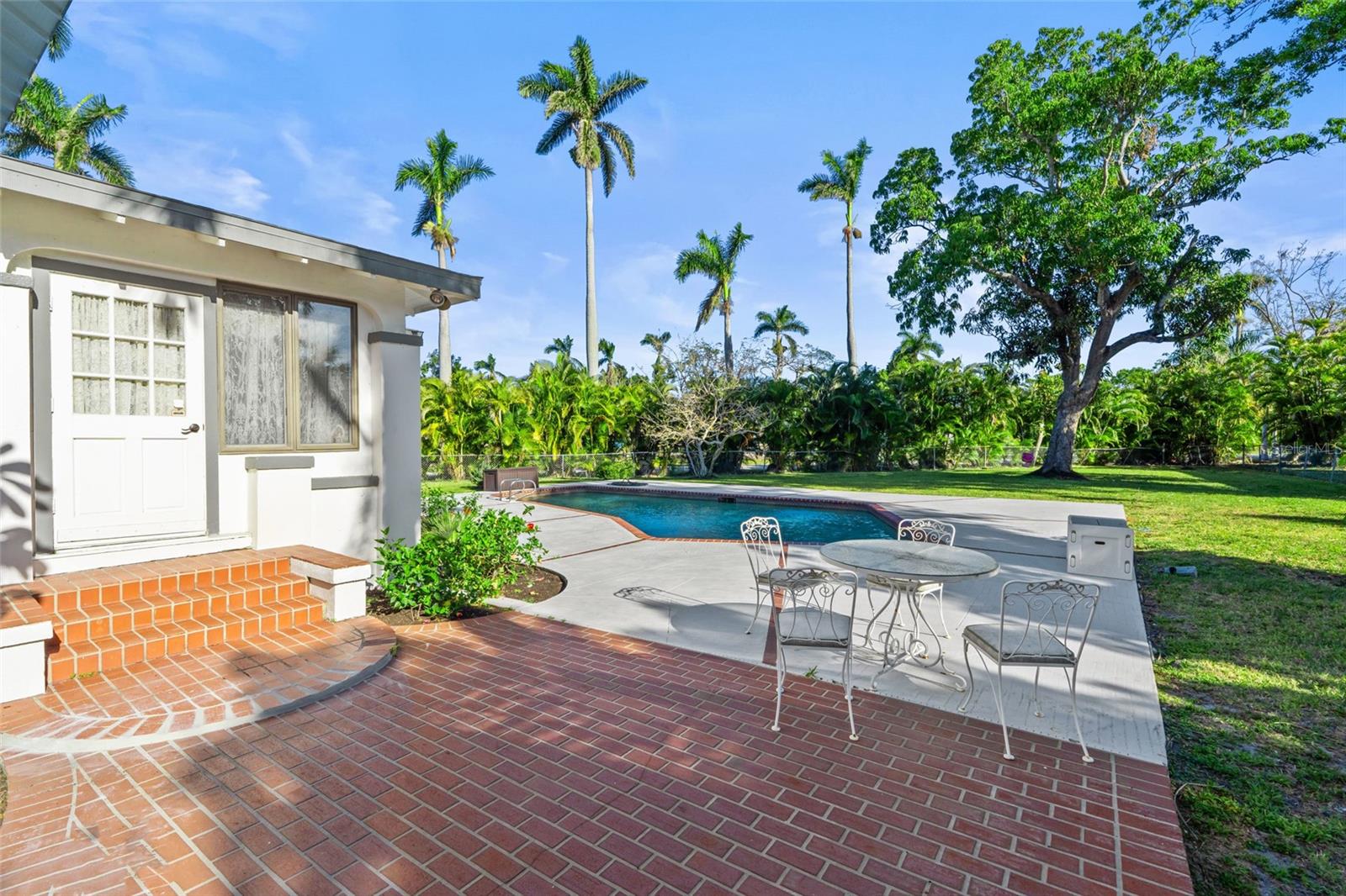 3235 AVOCADO DR, FORT MYERS, FL, 33901