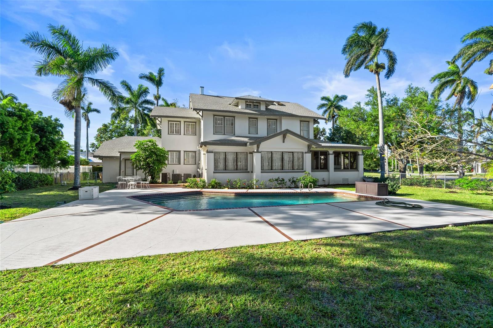 3235 AVOCADO DR, FORT MYERS, FL, 33901