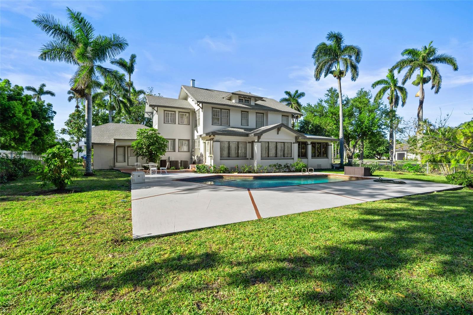 3235 AVOCADO DR, FORT MYERS, FL, 33901