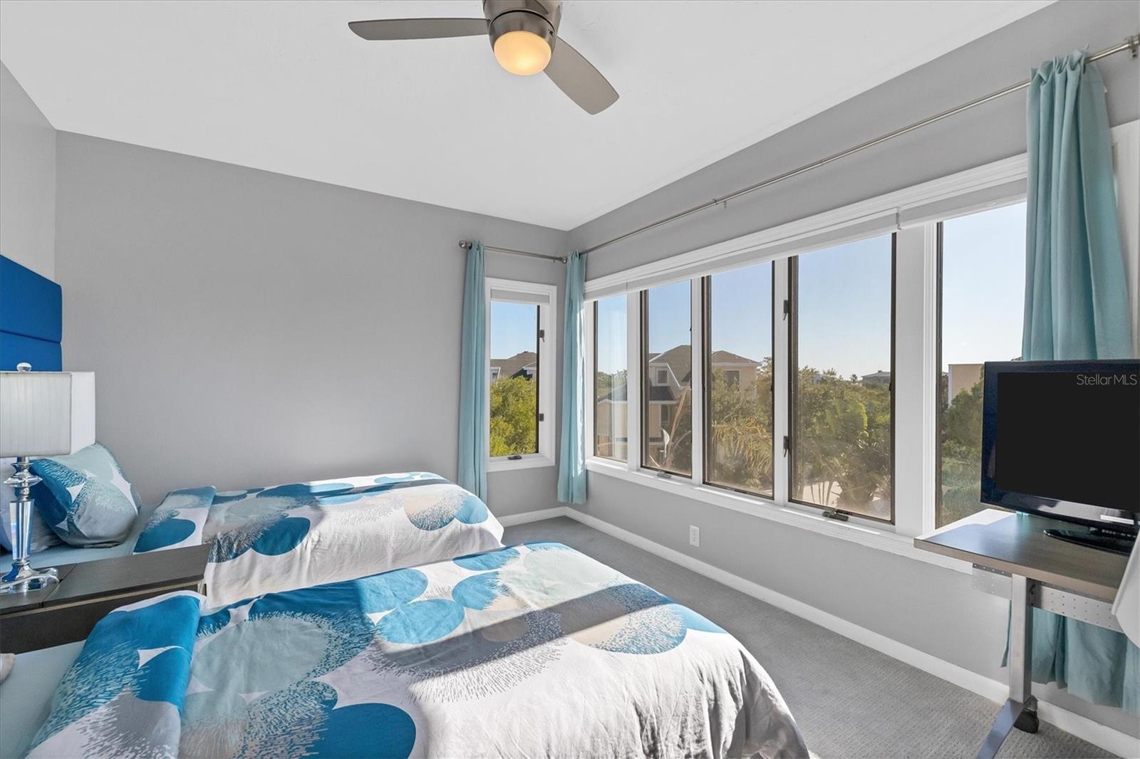 660 CEDARS CT, LONGBOAT KEY, FL, 34228