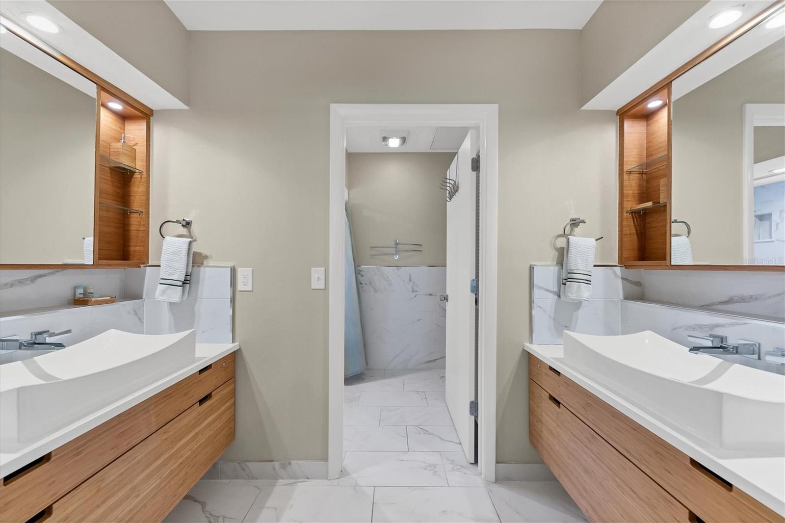 660 CEDARS CT, LONGBOAT KEY, FL, 34228