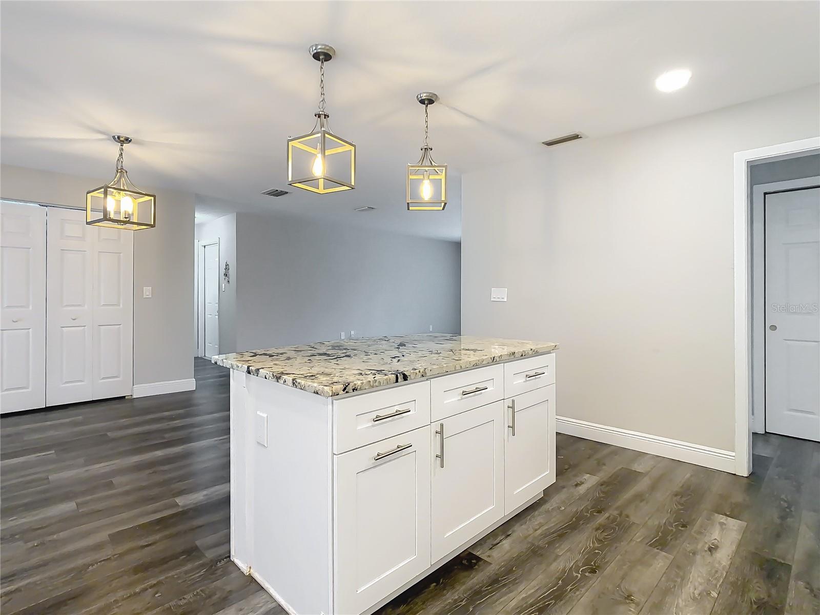 1247 HOLIDAY DR, TARPON SPRINGS, FL, 34689