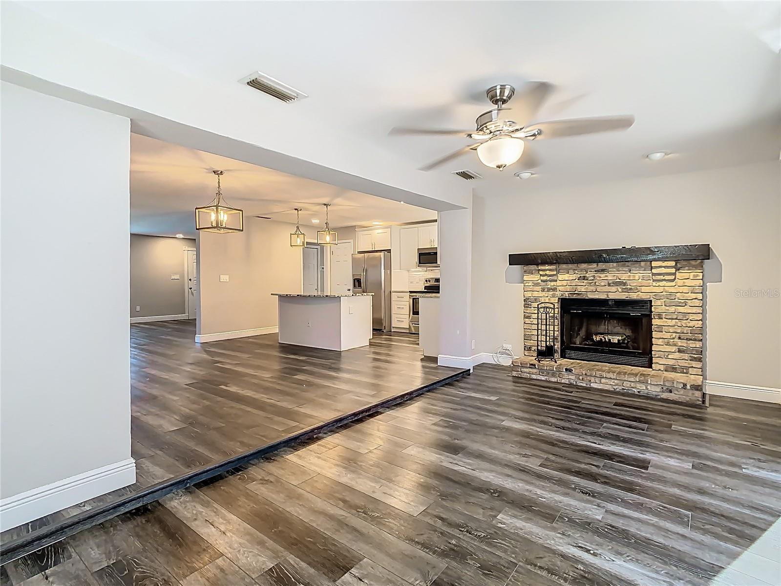 1247 HOLIDAY DR, TARPON SPRINGS, FL, 34689