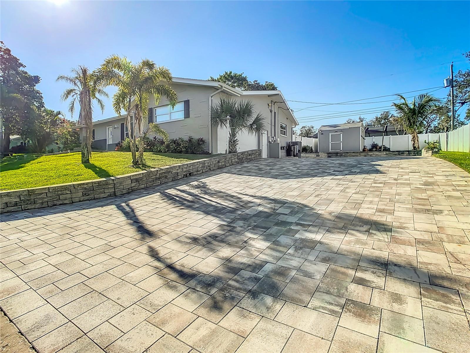 1247 HOLIDAY DR, TARPON SPRINGS, FL, 34689