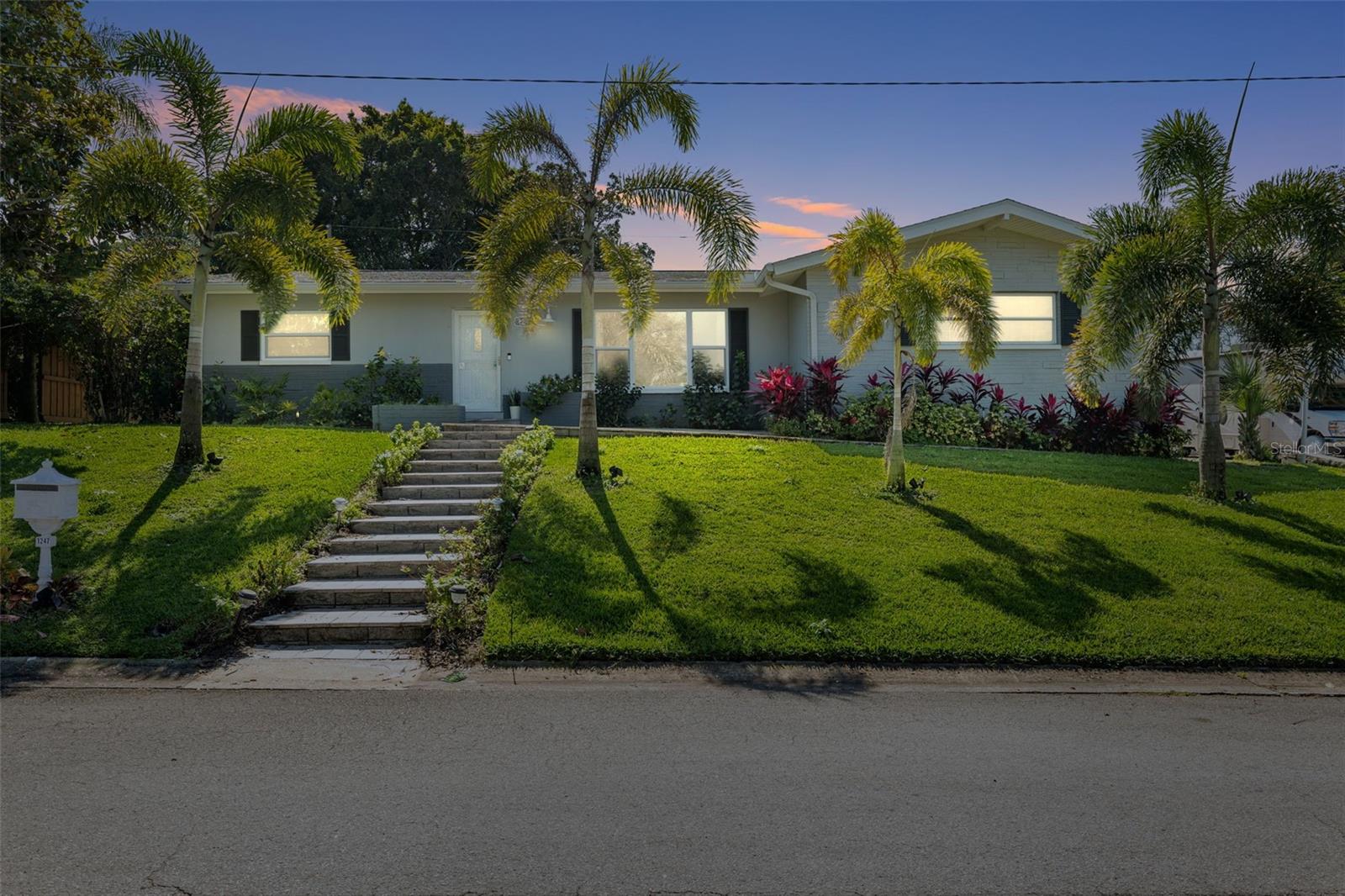 1247 HOLIDAY DR, TARPON SPRINGS, FL, 34689
