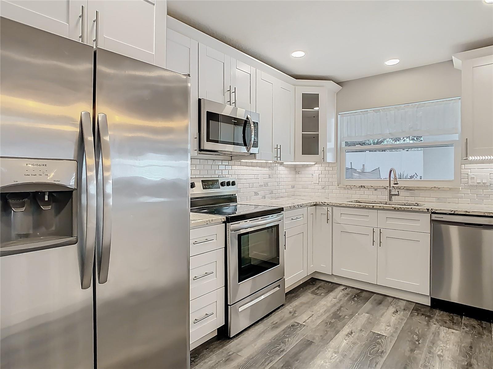 1247 HOLIDAY DR, TARPON SPRINGS, FL, 34689