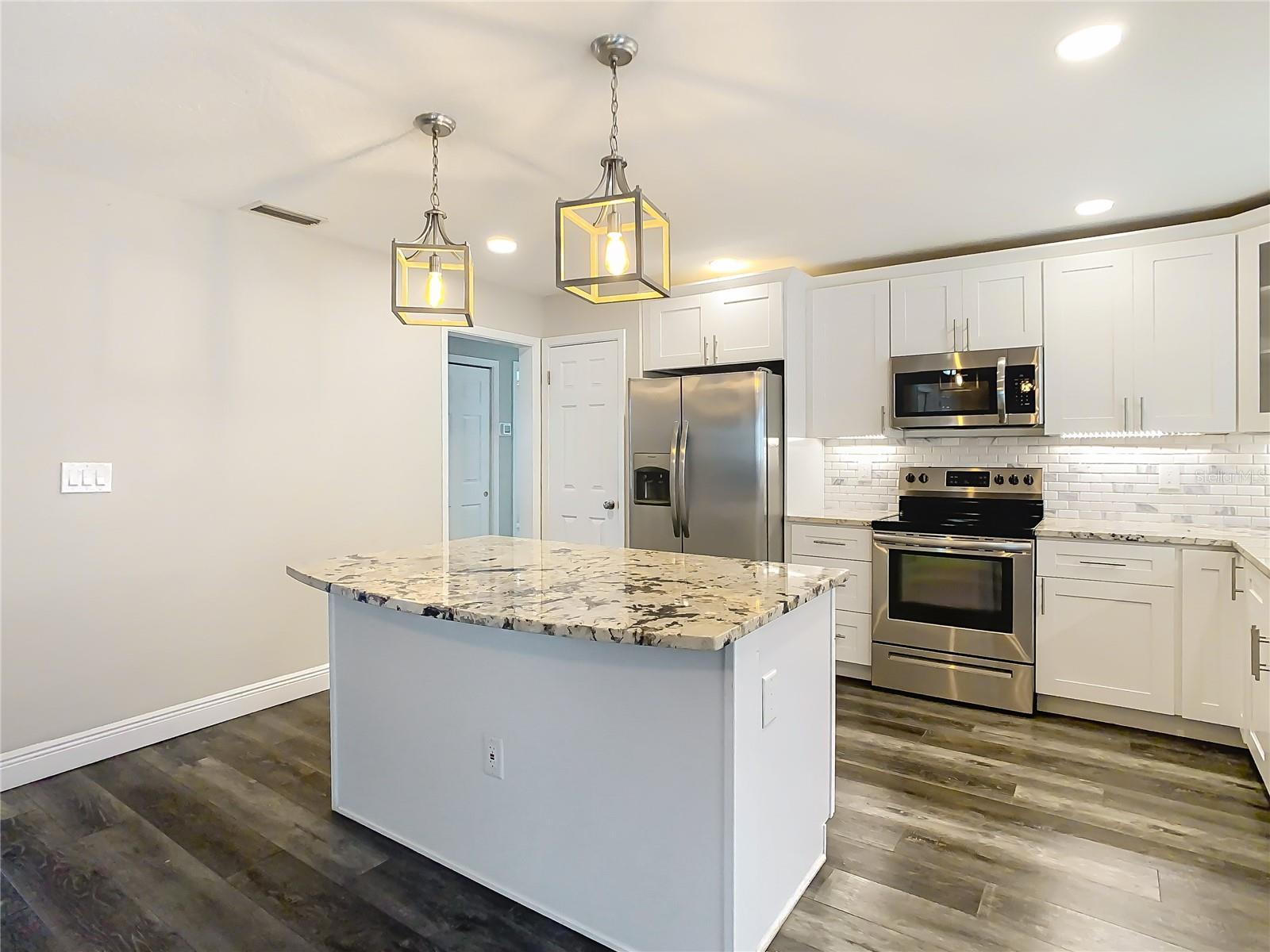 1247 HOLIDAY DR, TARPON SPRINGS, FL, 34689