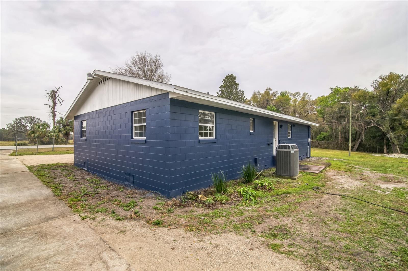 20595 SE HIGHWAY 42, UMATILLA, FL, 32784