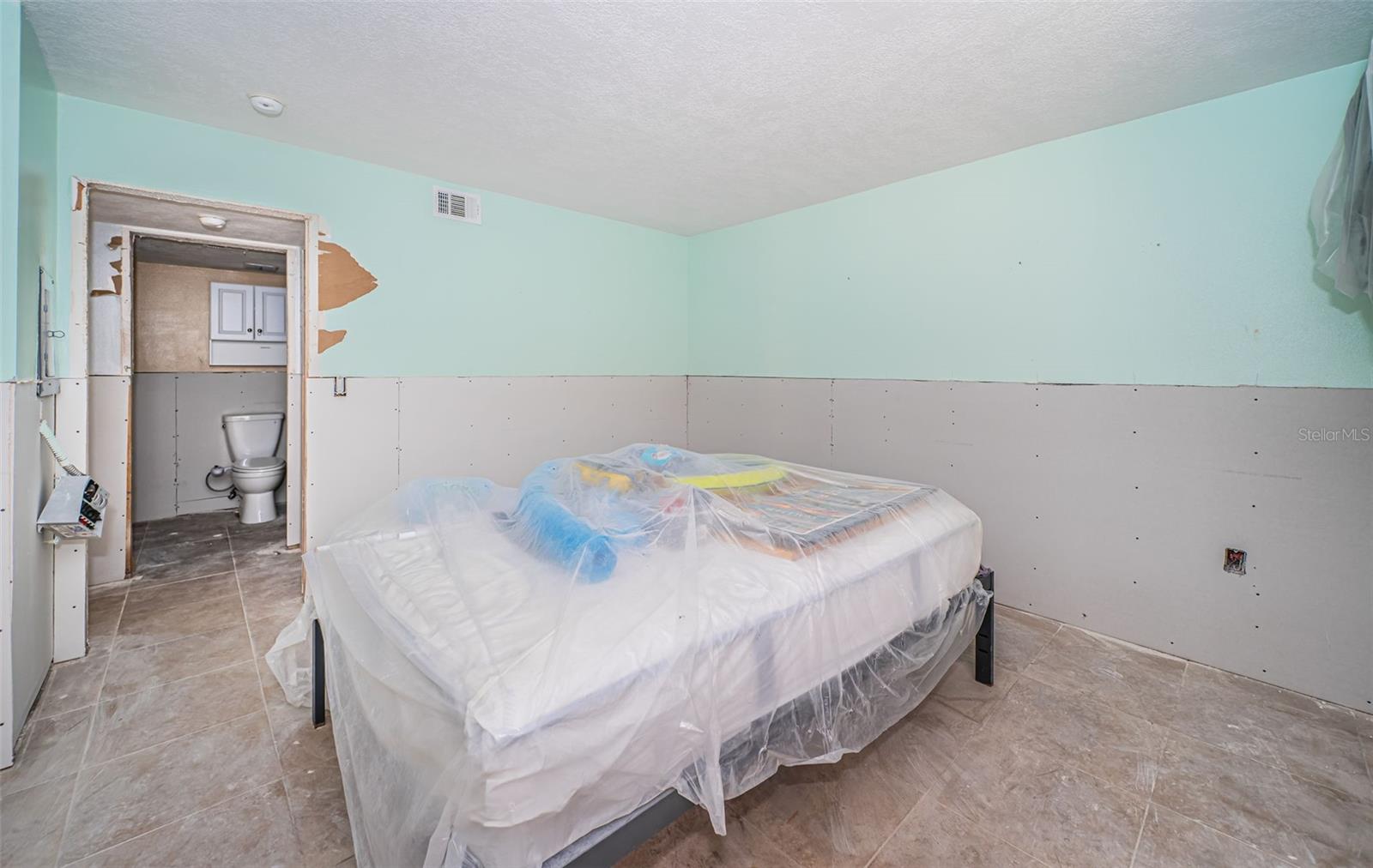 TB8363756 Property Photo