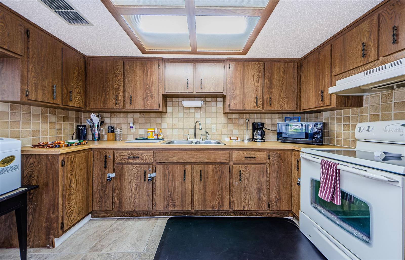 TB8363756 Property Photo