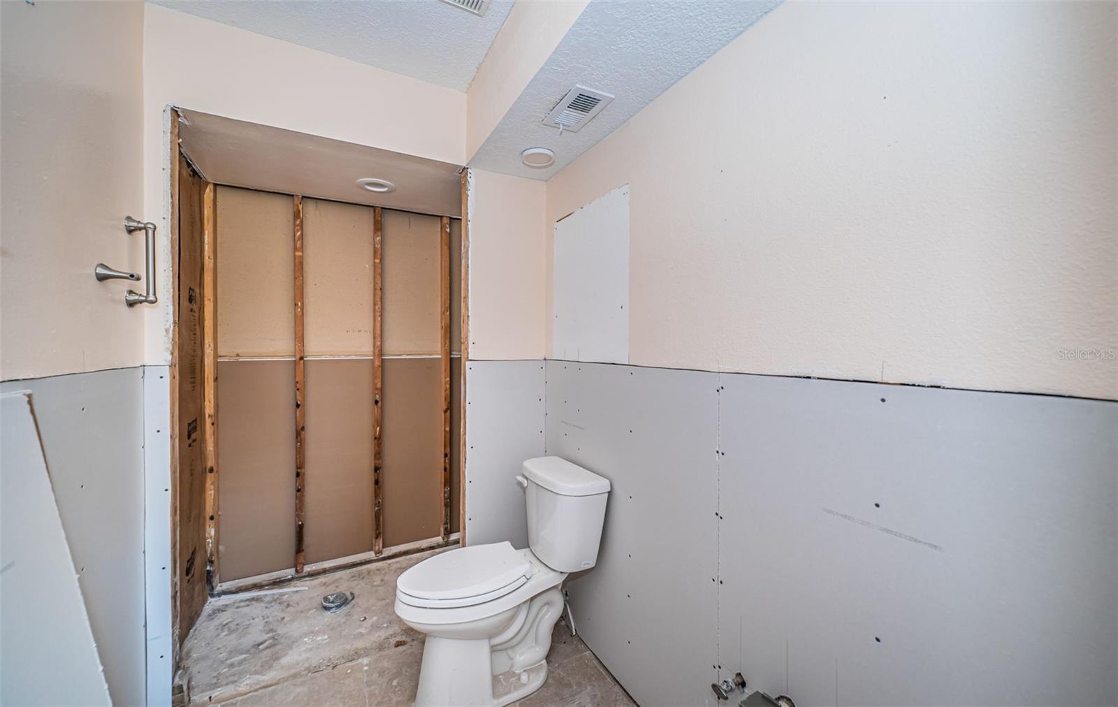 TB8363756 Property Photo