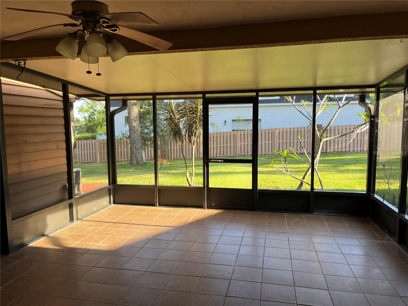 32 COVE LN, EUSTIS, FL, 32726