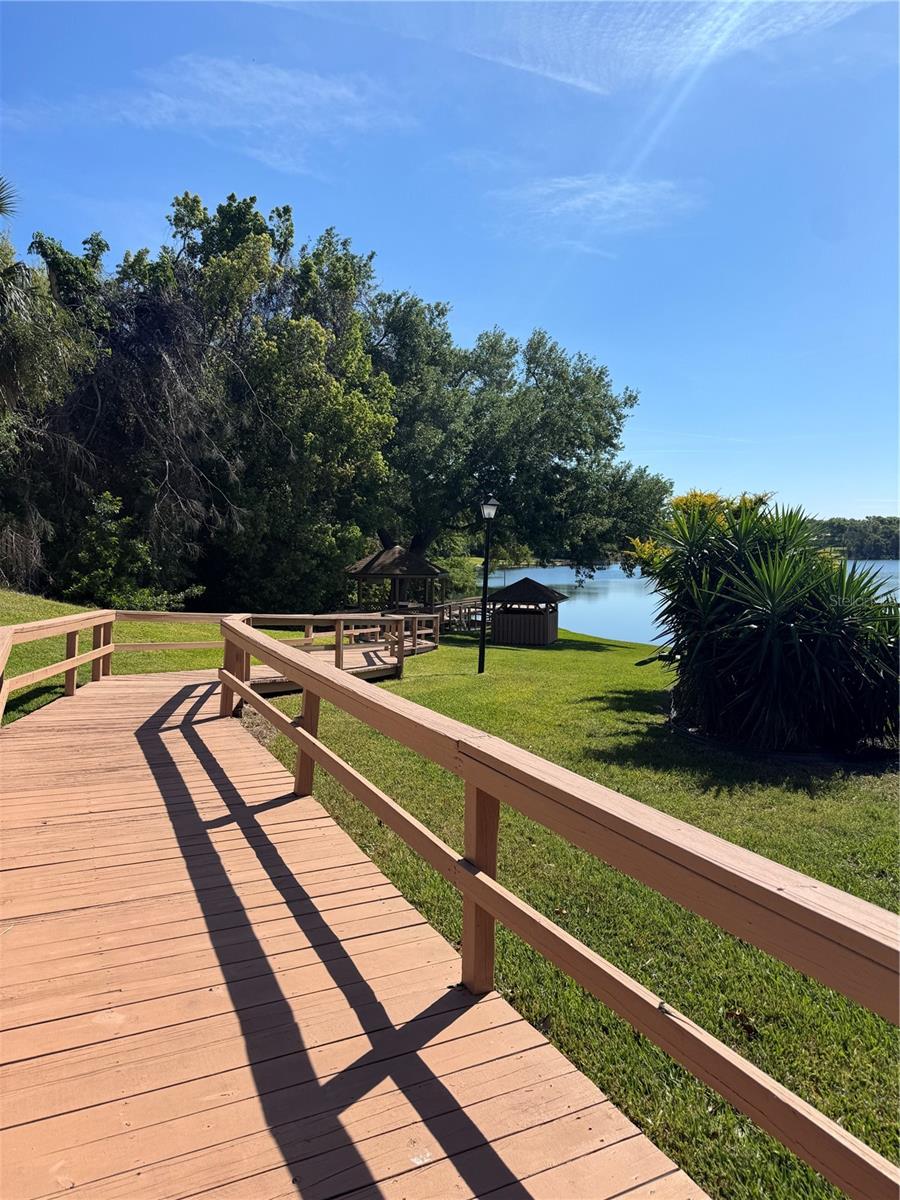 32 COVE LN, EUSTIS, FL, 32726