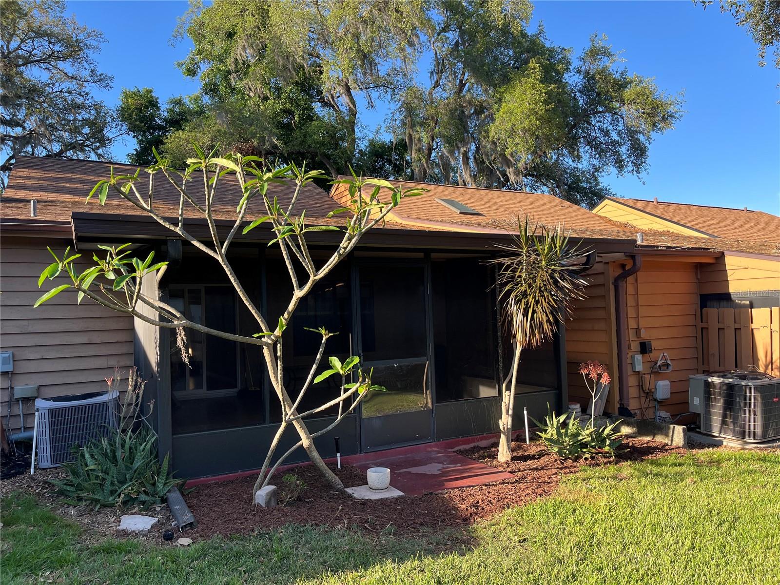 32 COVE LN, EUSTIS, FL, 32726
