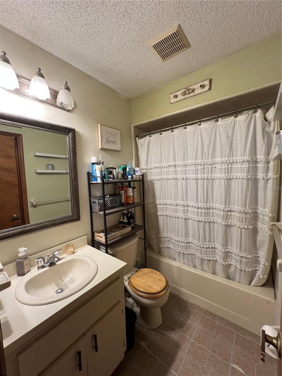 32 COVE LN, EUSTIS, FL, 32726