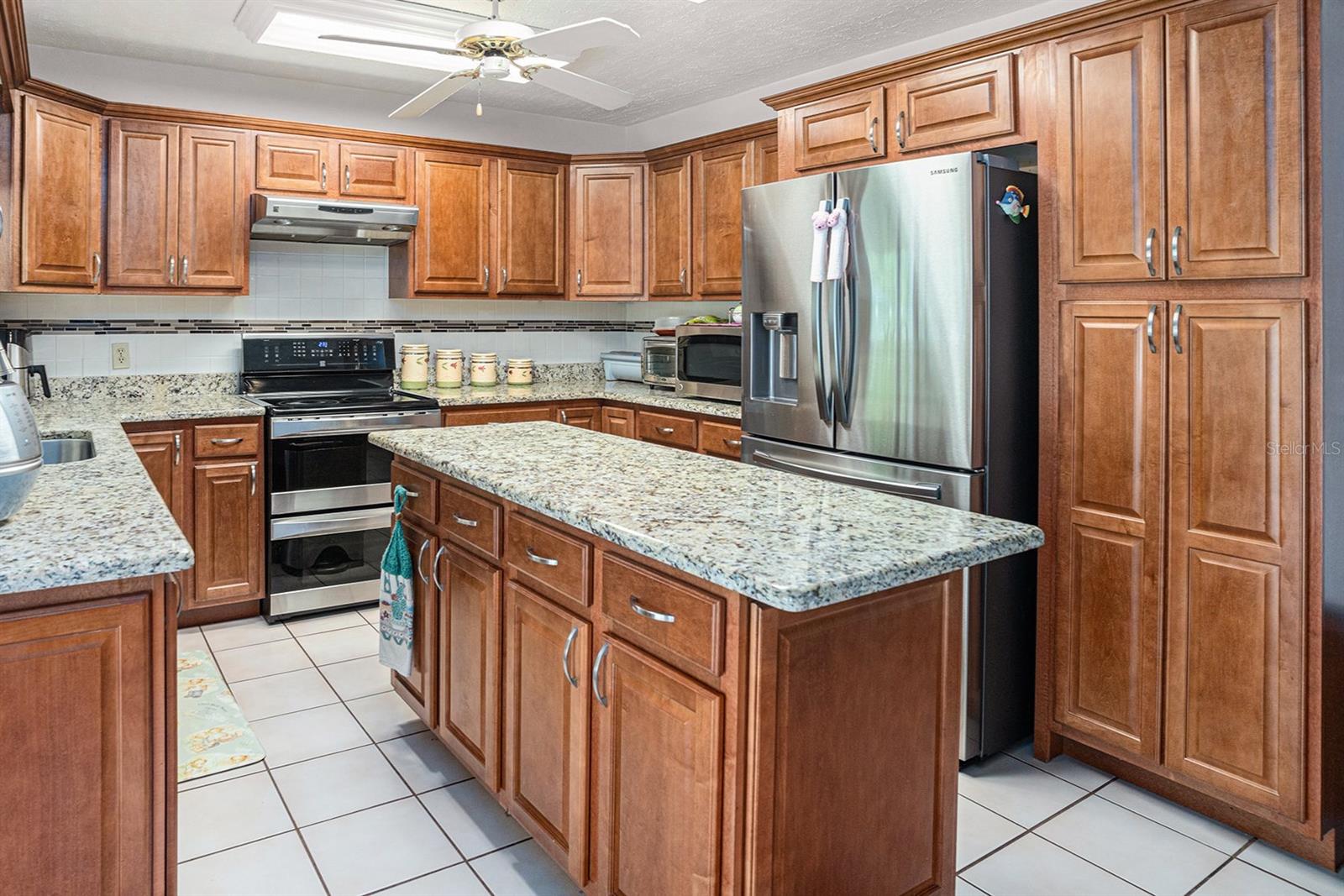 16405 ASHWOOD DR, TAMPA, FL, 33624