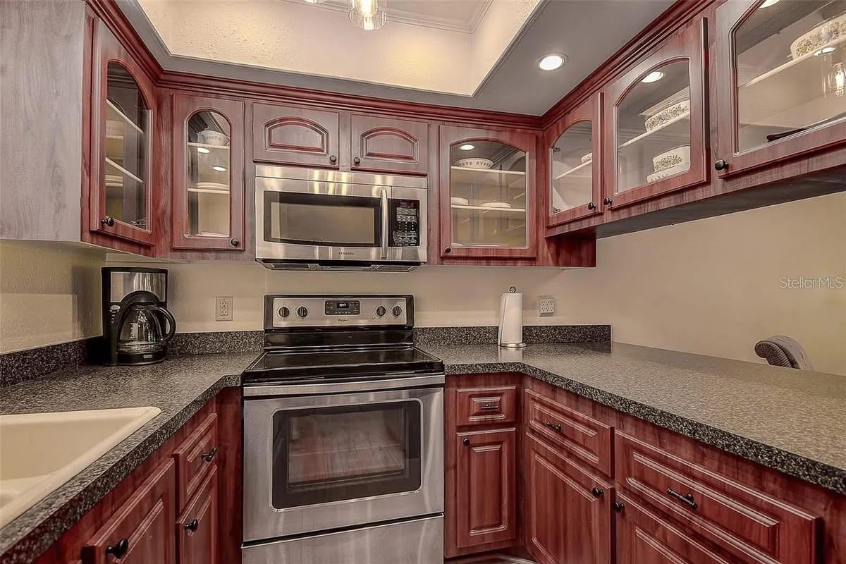 215 VALENCIA BLVD #208, LARGO, FL, 33770