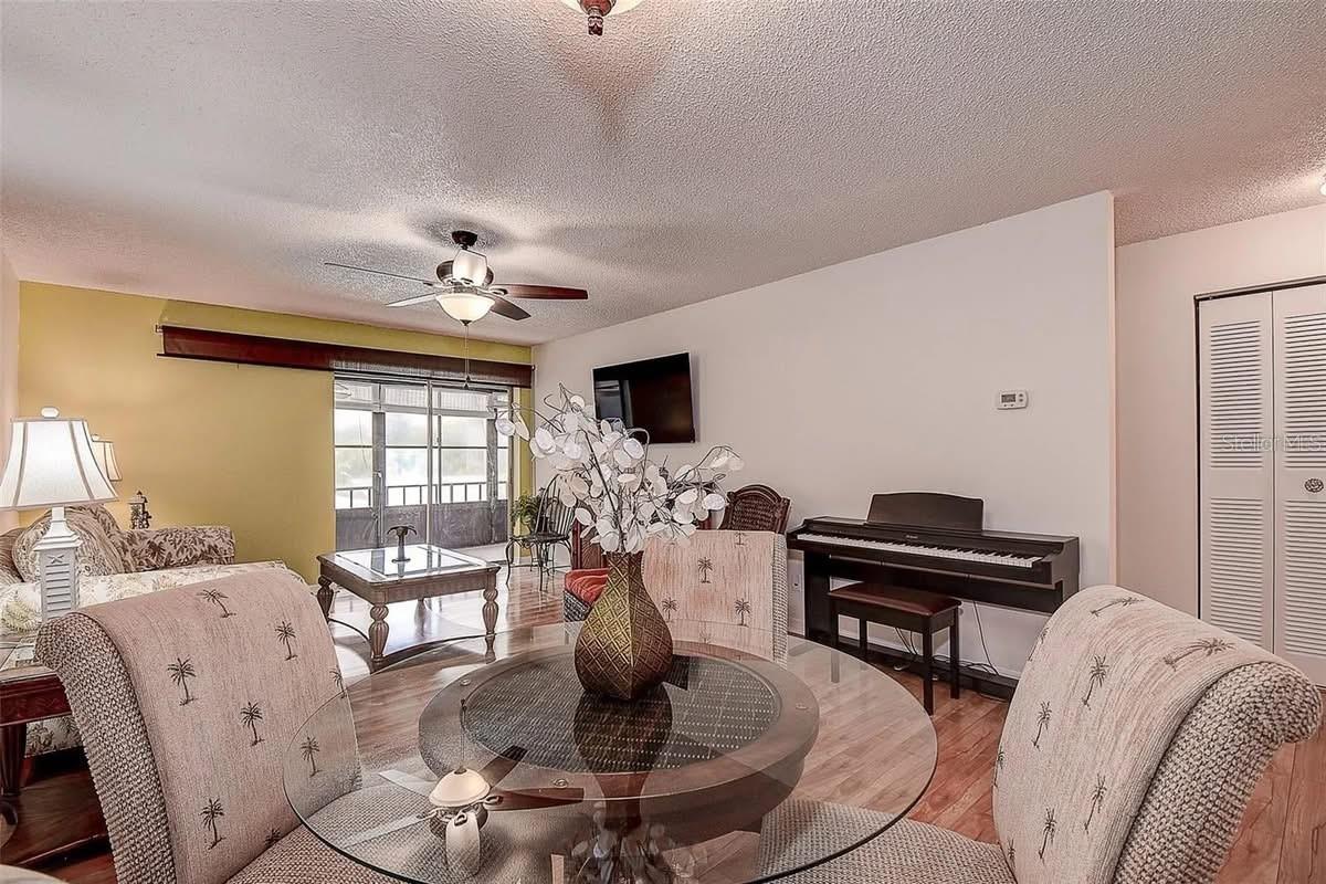 215 VALENCIA BLVD #208, LARGO, FL, 33770