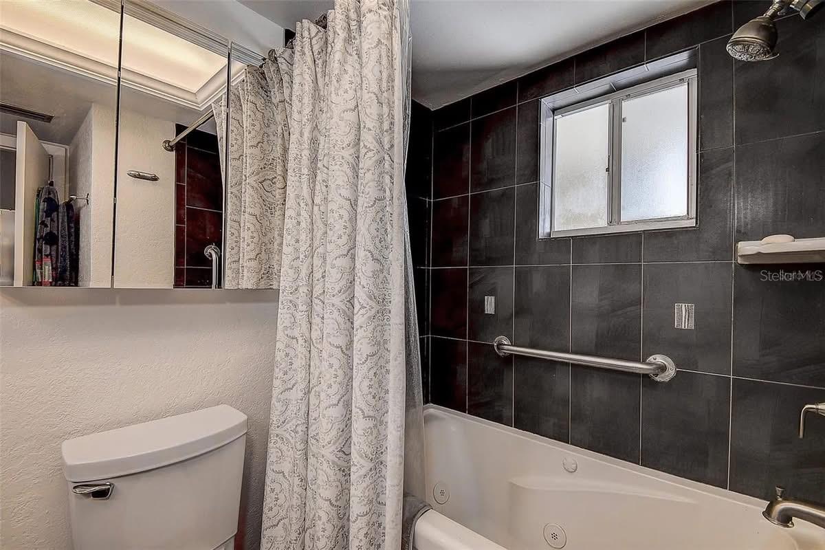 215 VALENCIA BLVD #208, LARGO, FL, 33770