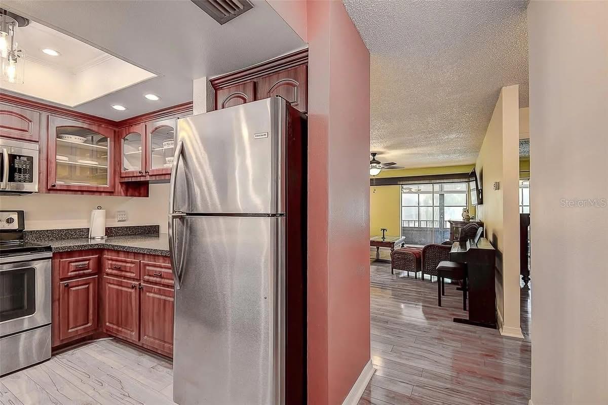 215 VALENCIA BLVD #208, LARGO, FL, 33770
