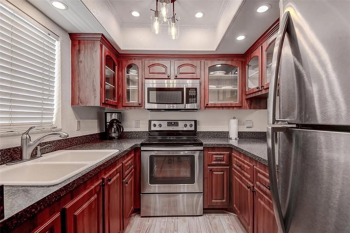 215 VALENCIA BLVD #208, LARGO, FL, 33770