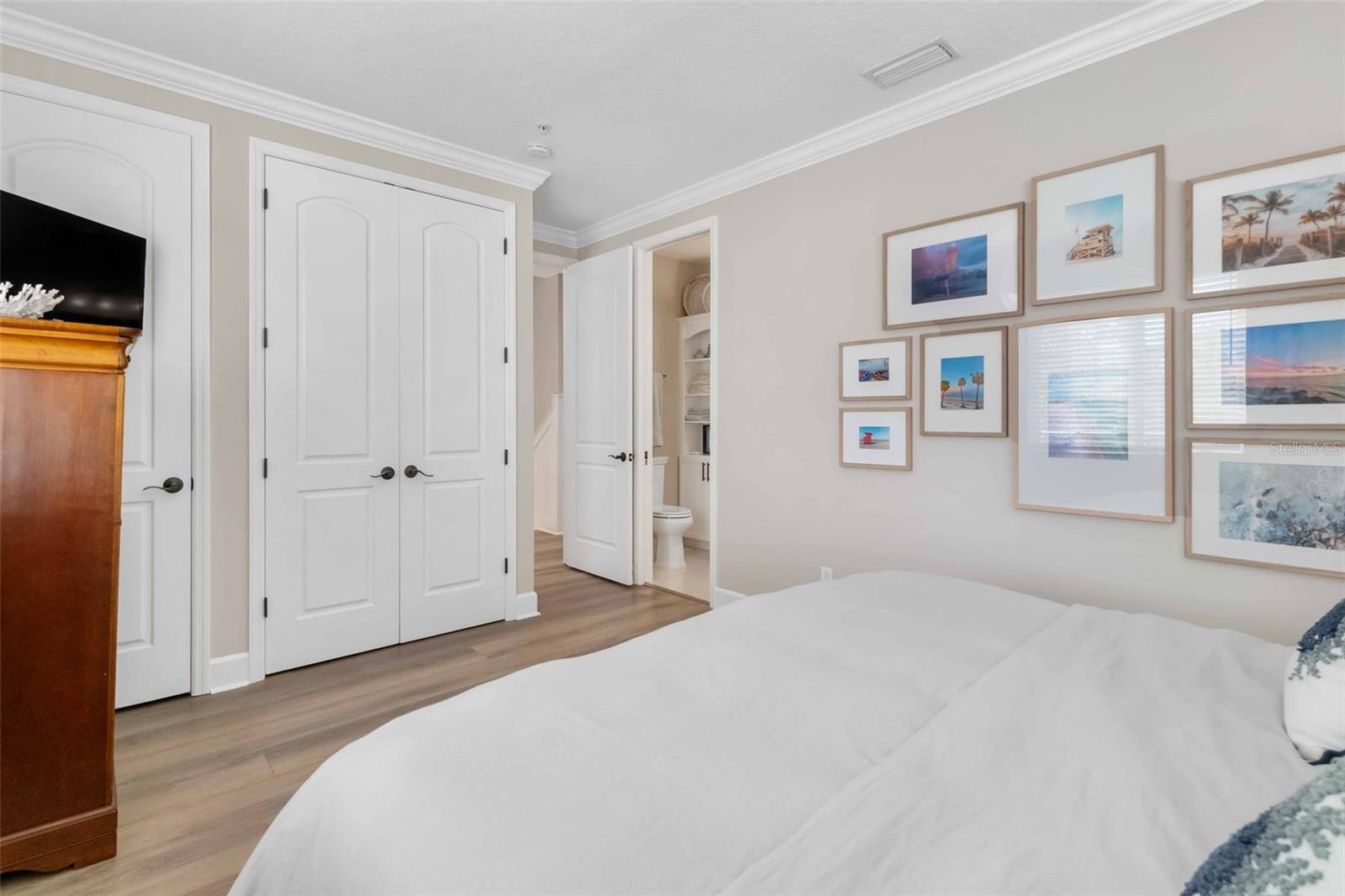 8258 MIDNIGHT PASS RD, SARASOTA, FL, 34242