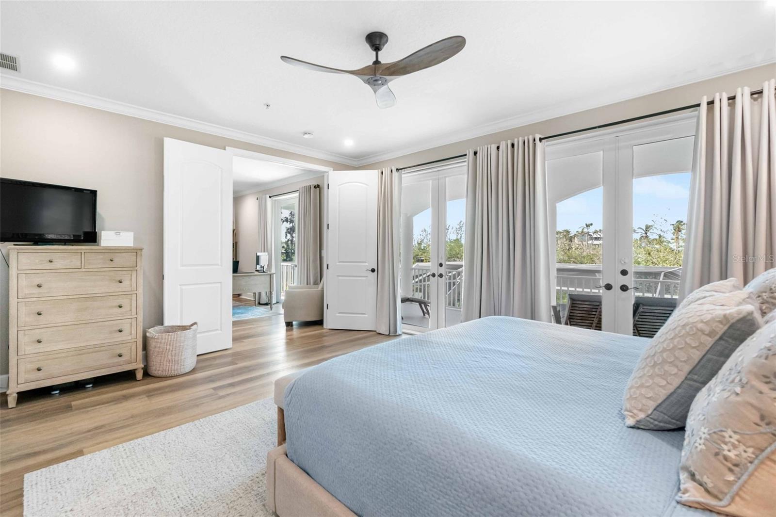 8258 MIDNIGHT PASS RD, SARASOTA, FL, 34242