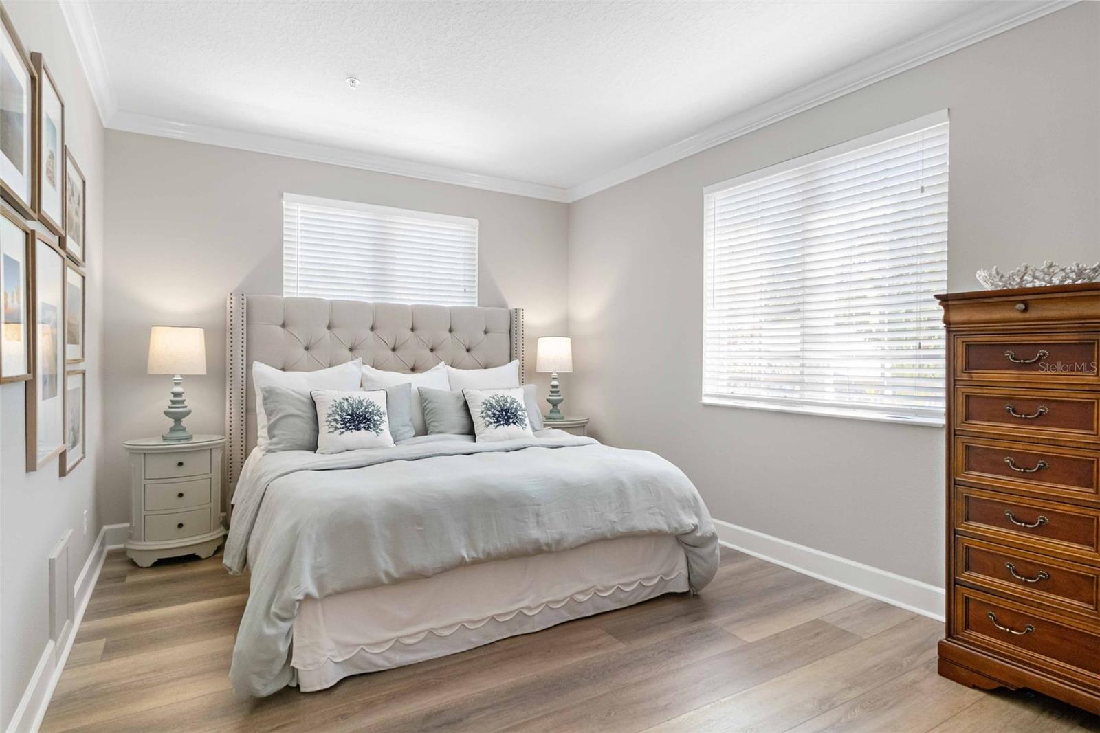 8258 MIDNIGHT PASS RD, SARASOTA, FL, 34242