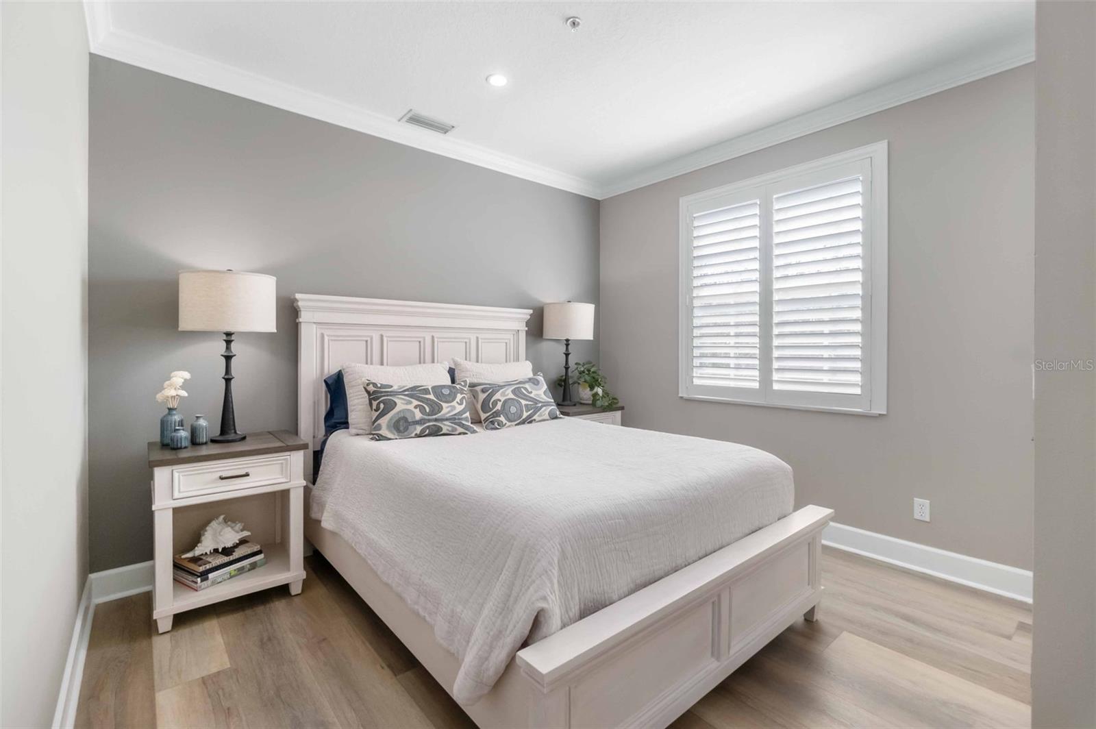 8258 MIDNIGHT PASS RD, SARASOTA, FL, 34242