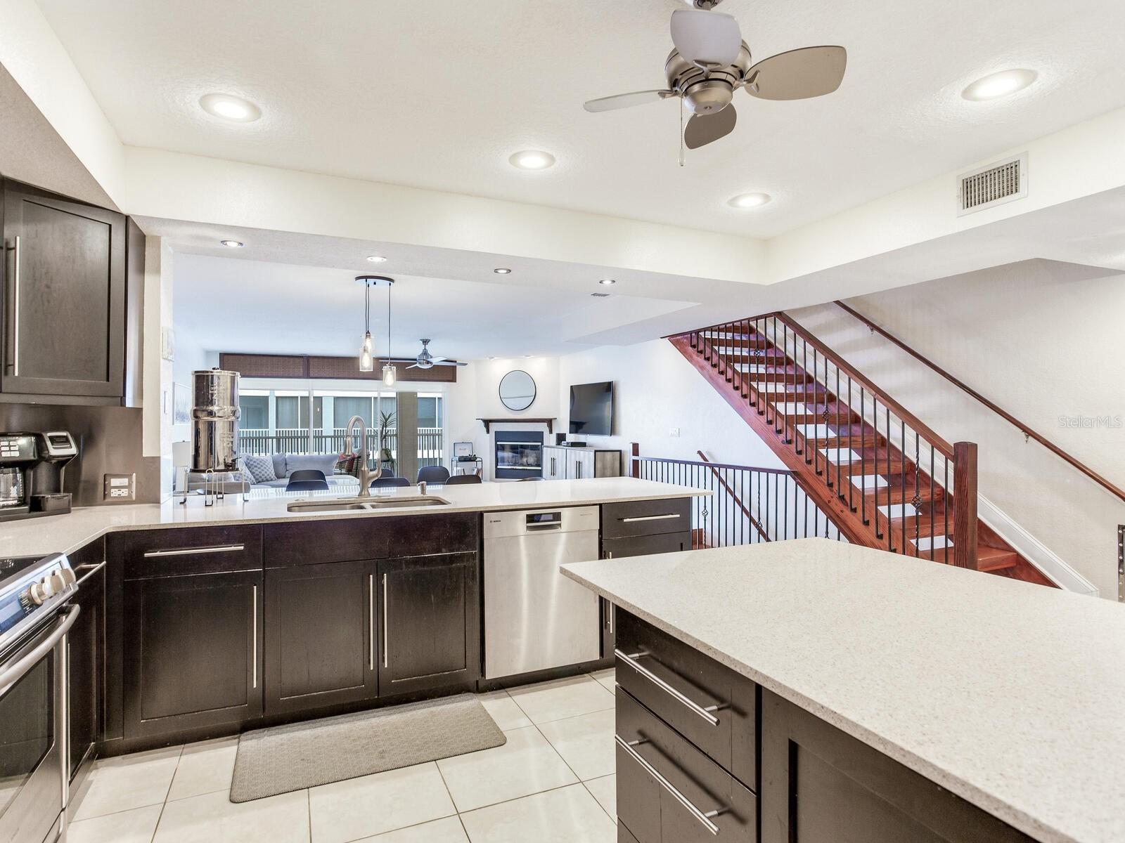 521 PINELLAS BAYWAY S #204, ST PETERSBURG, FL, 33715