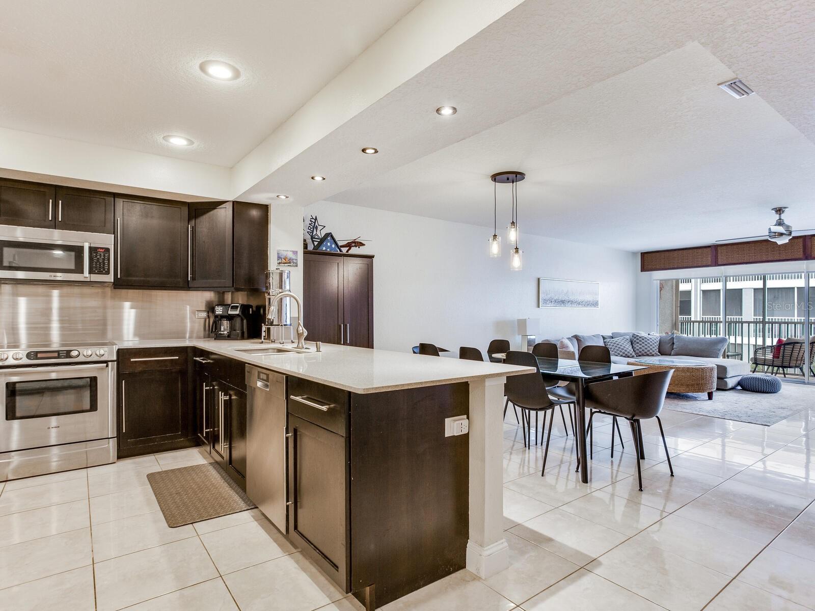 521 PINELLAS BAYWAY S #204, ST PETERSBURG, FL, 33715