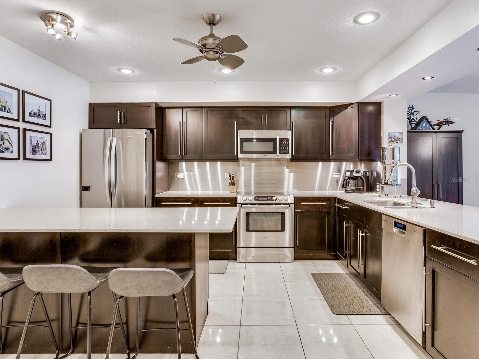 521 PINELLAS BAYWAY S #204, ST PETERSBURG, FL, 33715