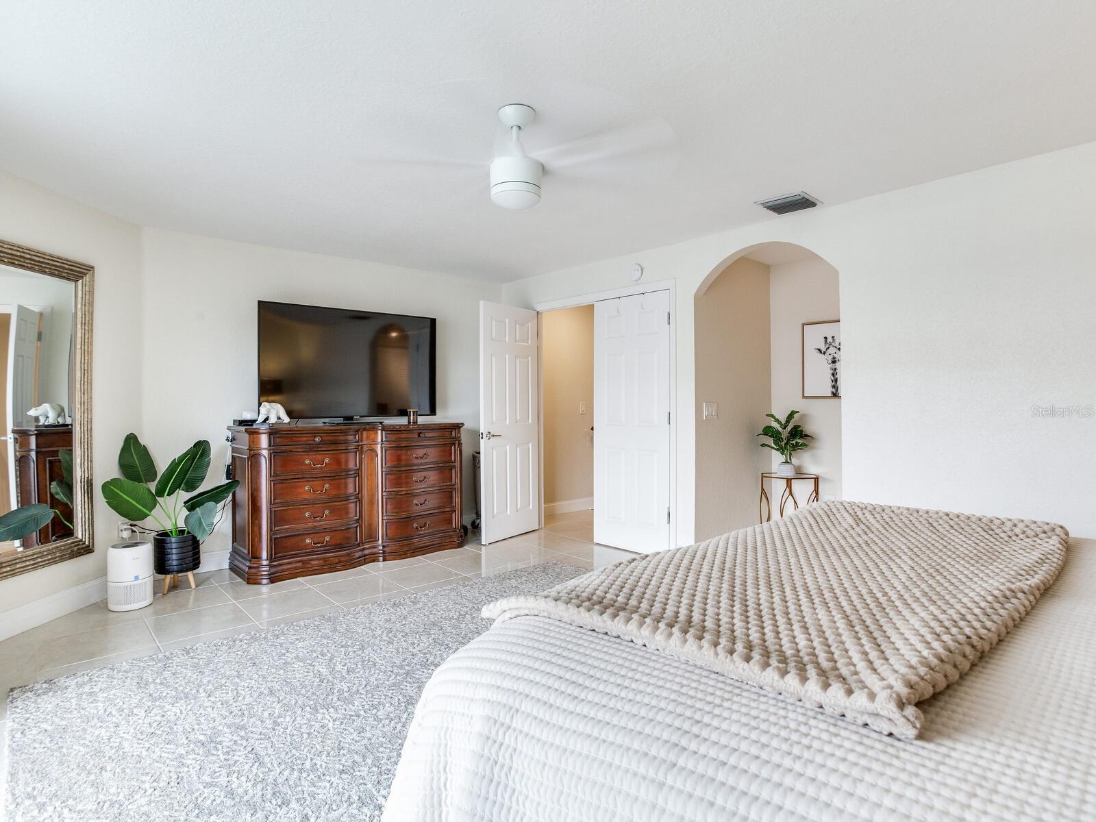 521 PINELLAS BAYWAY S #204, ST PETERSBURG, FL, 33715