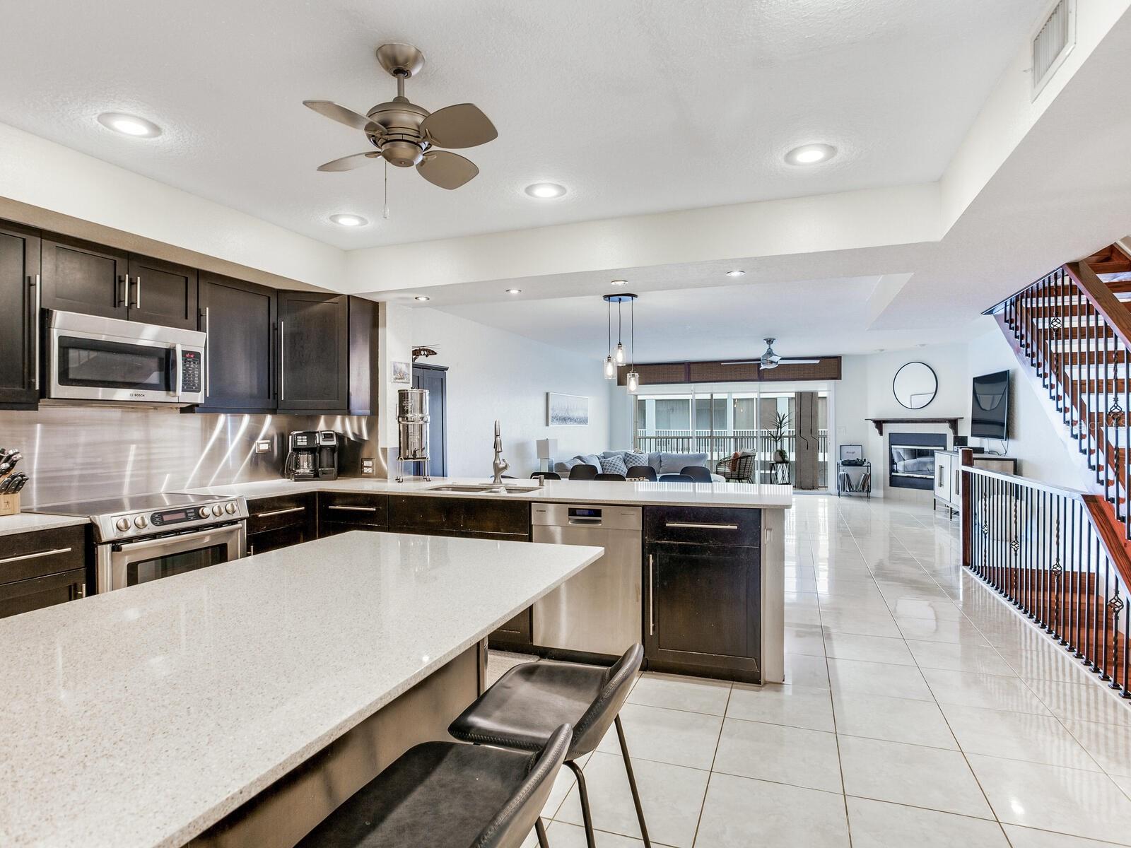 521 PINELLAS BAYWAY S #204, ST PETERSBURG, FL, 33715