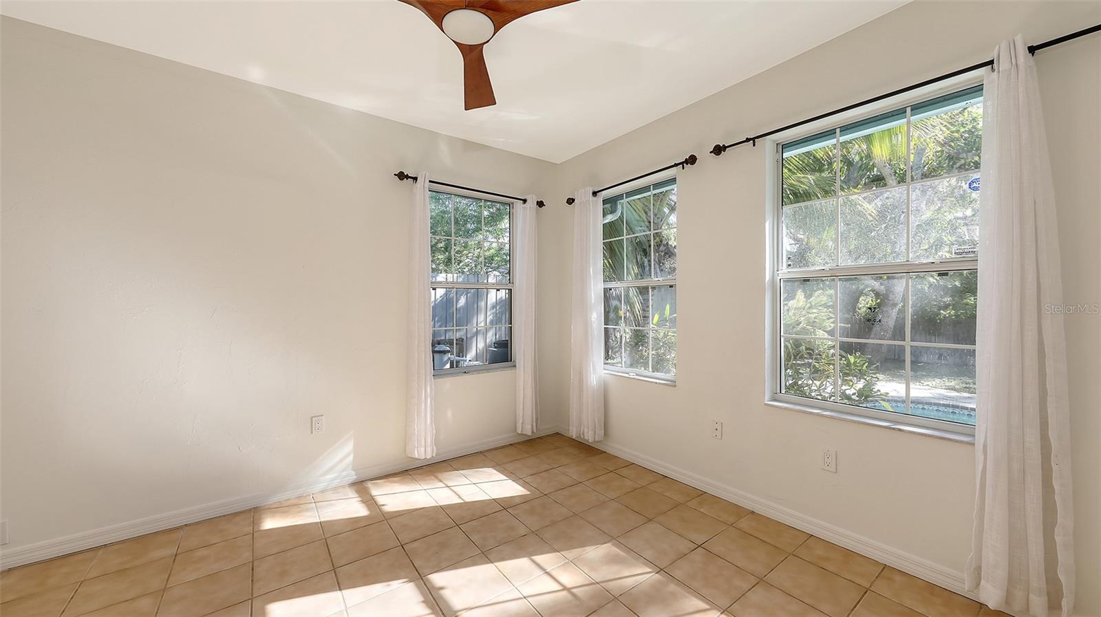 2261 LINWOOD DR, SARASOTA, FL, 34232