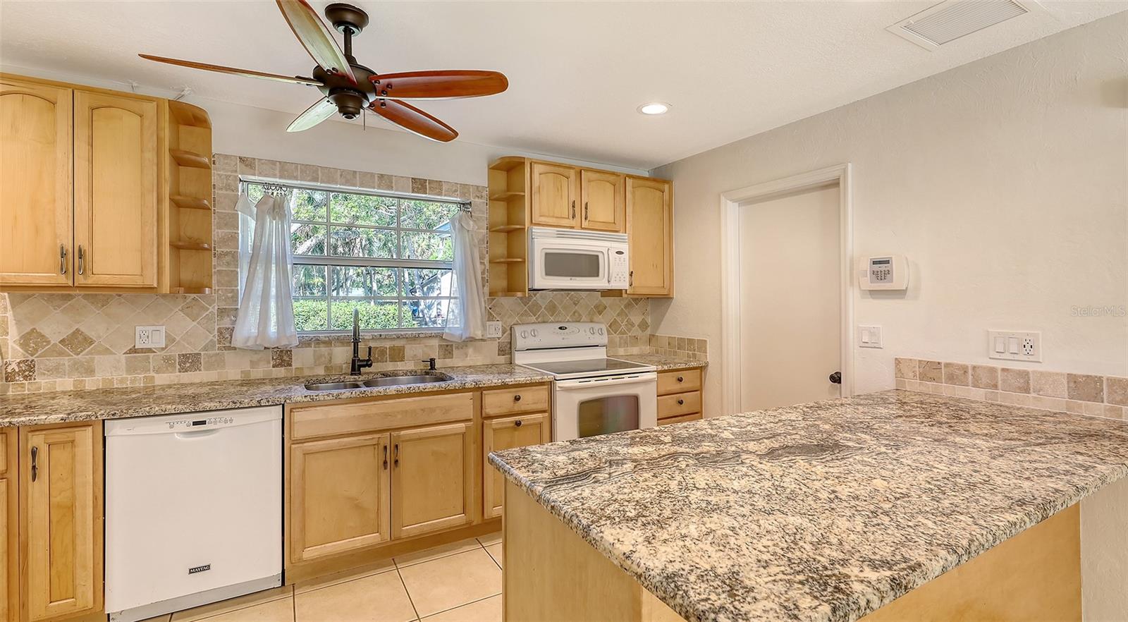 2261 LINWOOD DR, SARASOTA, FL, 34232