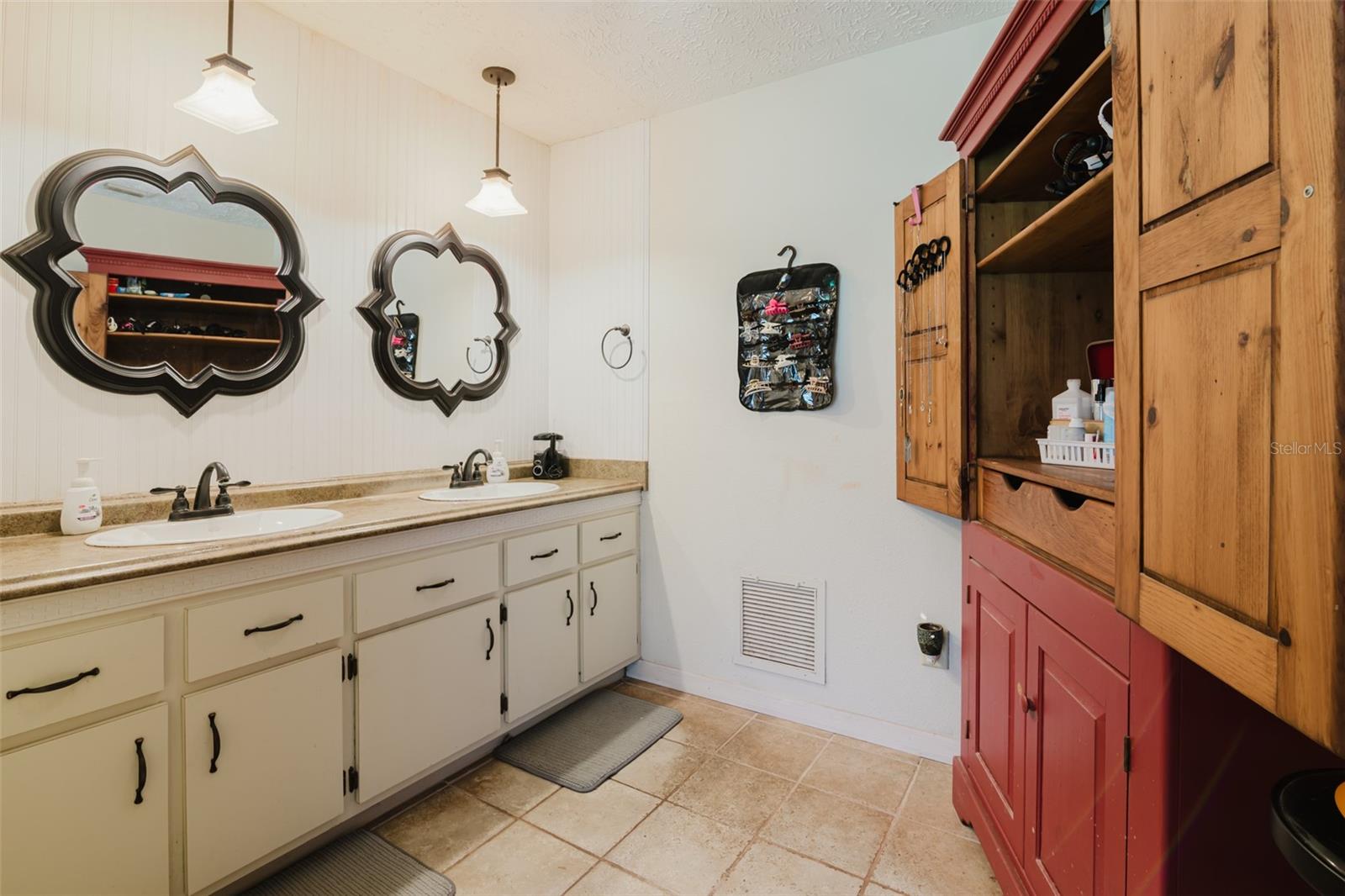 5551 NE 2ND LN, OCALA, FL, 34470