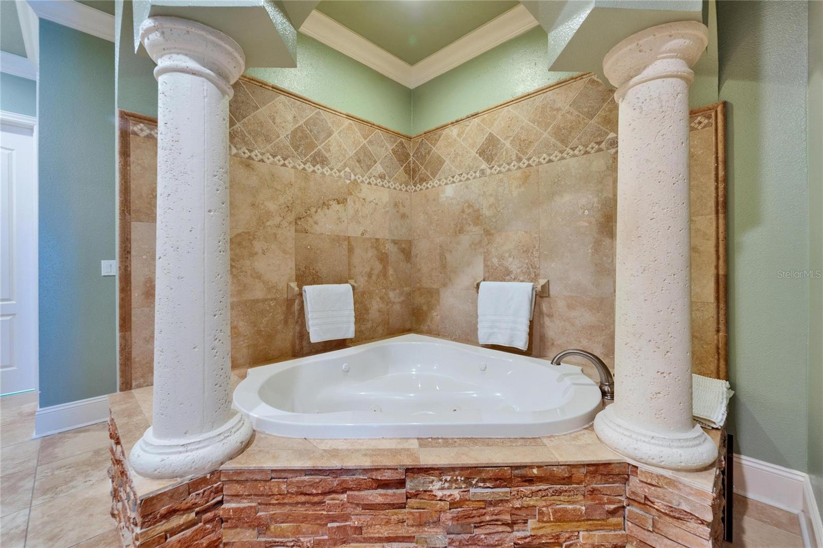 1408 ALHAMBRA DR, APOLLO BEACH, FL, 33572