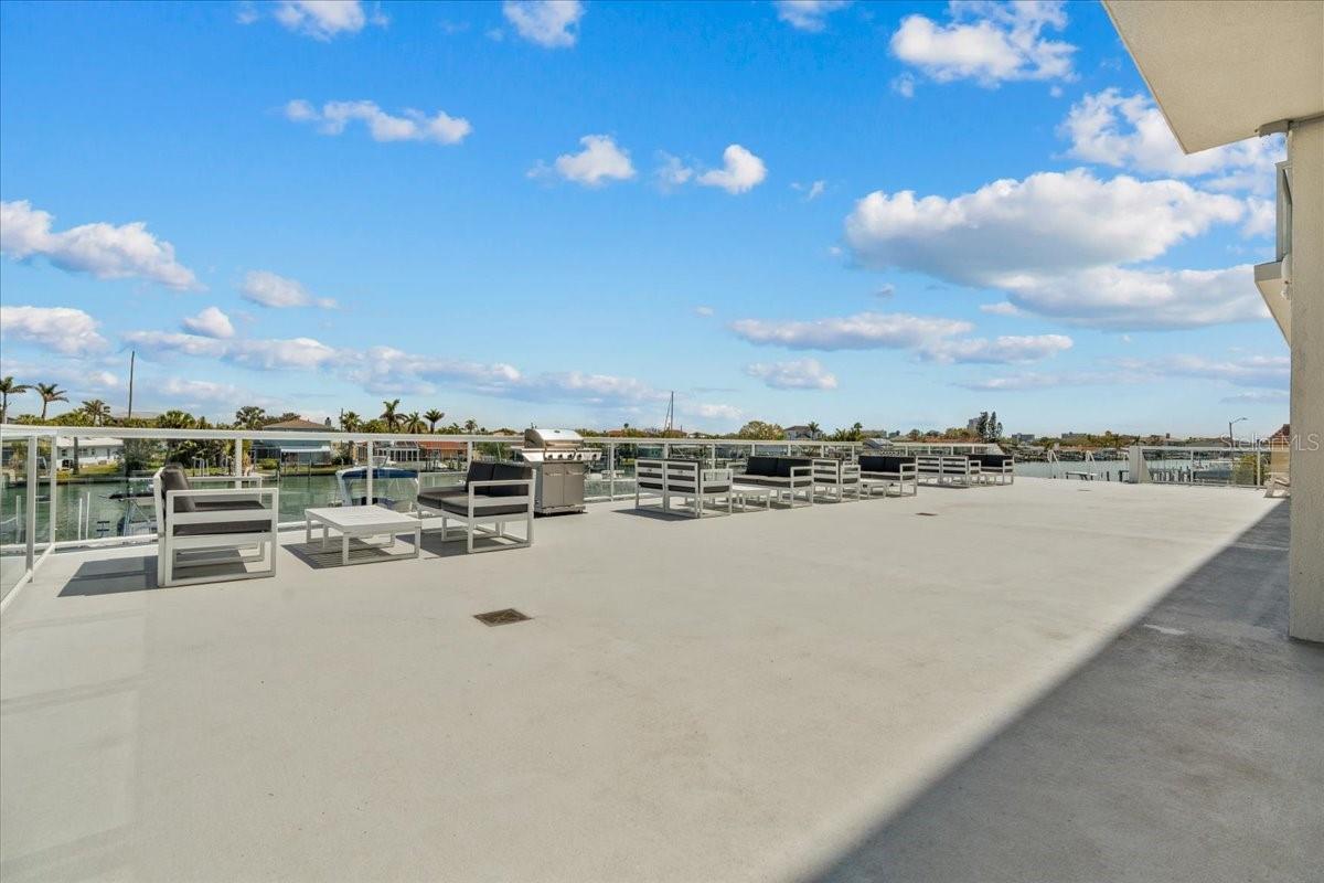 415 ISLAND WAY #304, CLEARWATER BEACH, FL, 33767