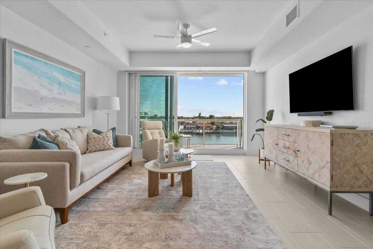 415 ISLAND WAY #304, CLEARWATER BEACH, FL, 33767