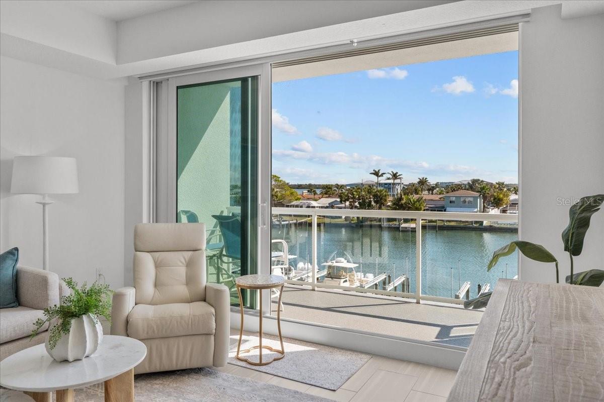 415 ISLAND WAY #304, CLEARWATER BEACH, FL, 33767