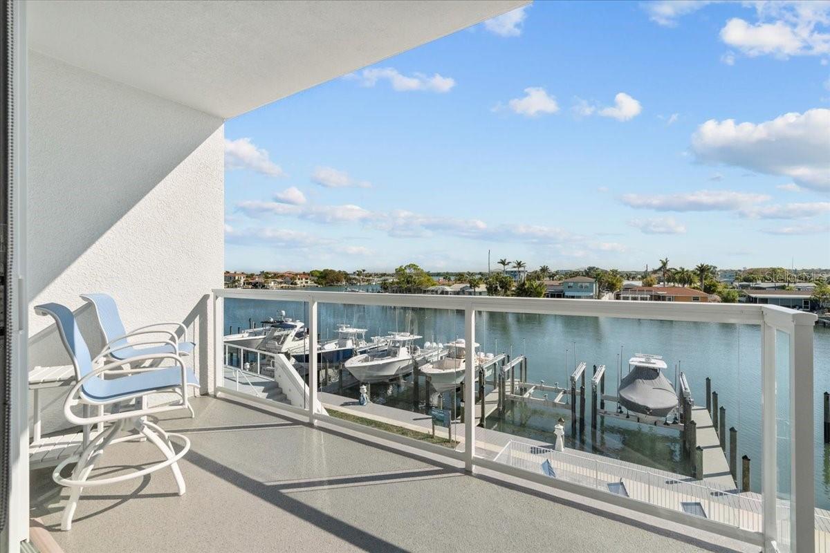 415 ISLAND WAY #304, CLEARWATER BEACH, FL, 33767
