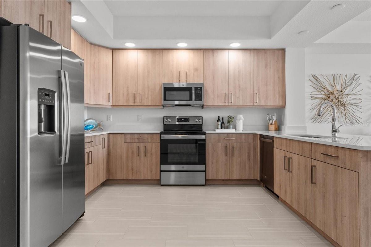 415 ISLAND WAY #304, CLEARWATER BEACH, FL, 33767