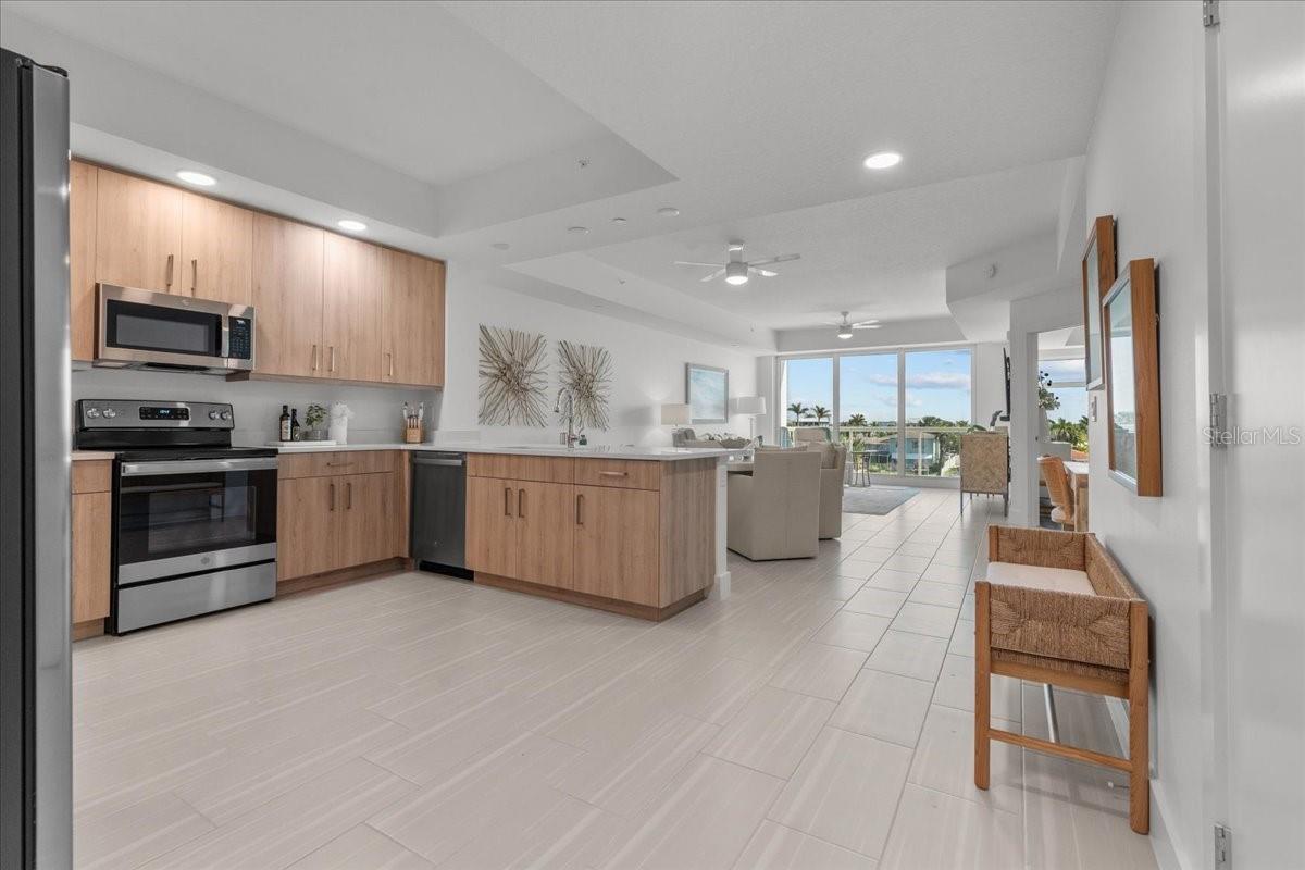 415 ISLAND WAY #304, CLEARWATER BEACH, FL, 33767