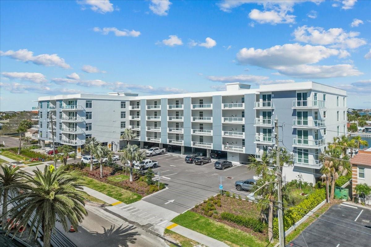 415 ISLAND WAY #304, CLEARWATER BEACH, FL, 33767