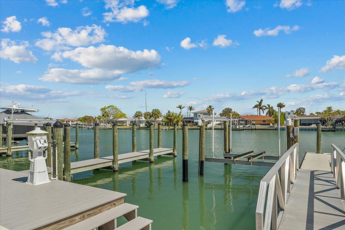 415 ISLAND WAY #304, CLEARWATER BEACH, FL, 33767