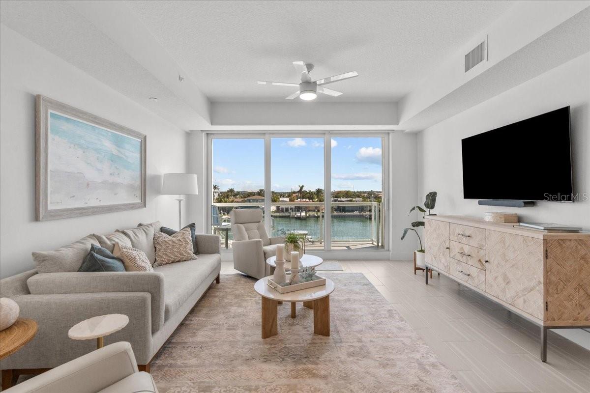 415 ISLAND WAY #304, CLEARWATER BEACH, FL, 33767